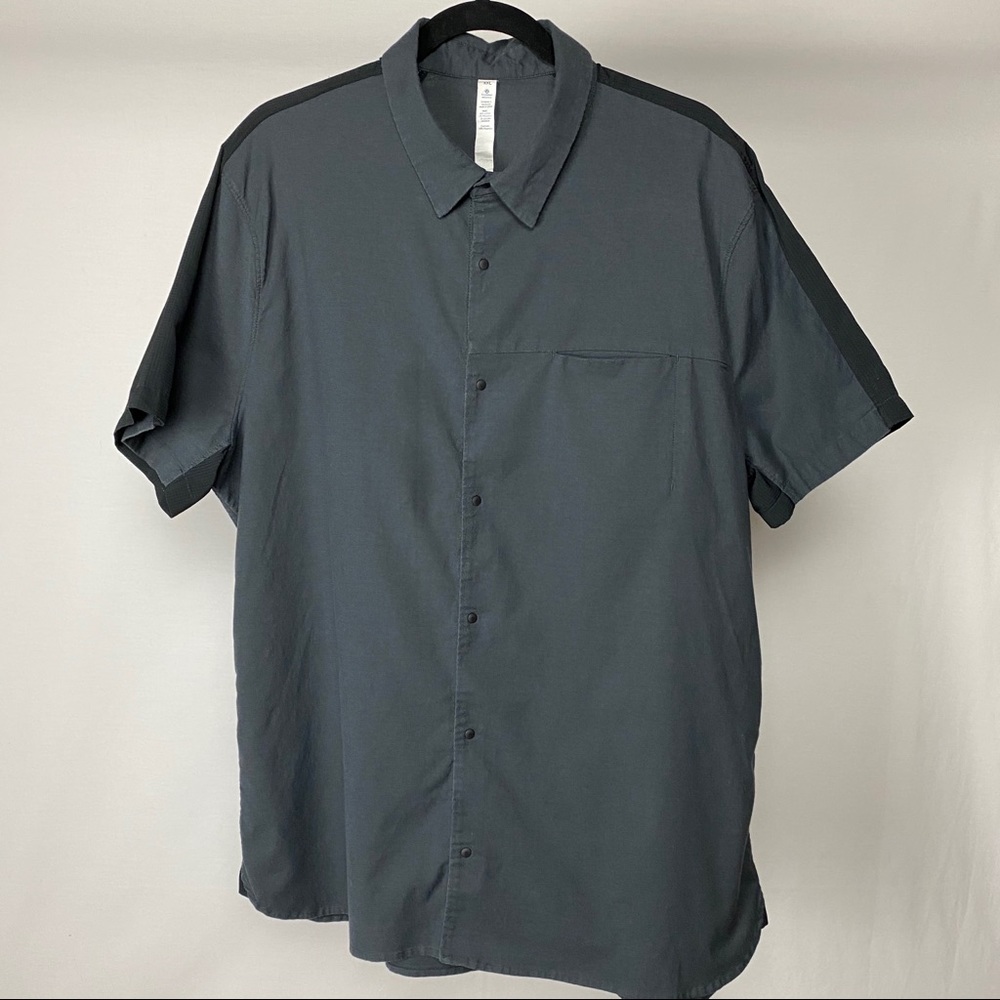 Lululemon Men’s Short Sleeve Button Up Shirt